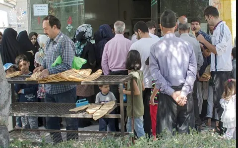 نان و باروت؛ از صف‌های طولانی نانوایی تا قیمت‌های نجومی/ سنگک کنجدی ۱۰۰ هزار تومان شد!
