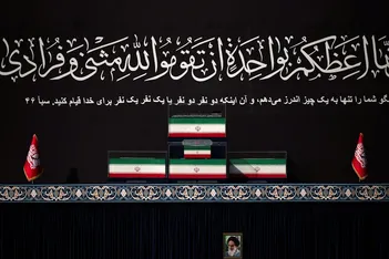عکس/ قاب امروز از رئیس صداوسیما در مراسم تشییع رهبر شهید
