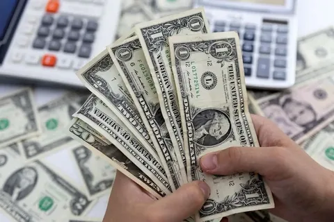 ارزش دلاری نقدینگی ایران سقوط کرد؛ بازگشت به سطح ۱۳۸۴
