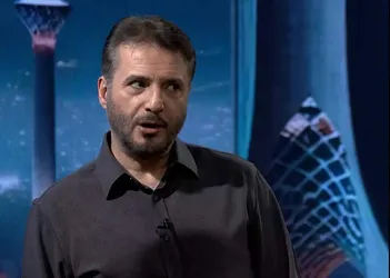 فیلم / دست دادن متفاوت جواد هاشمی با مازیار لرستانی در یک مراسم