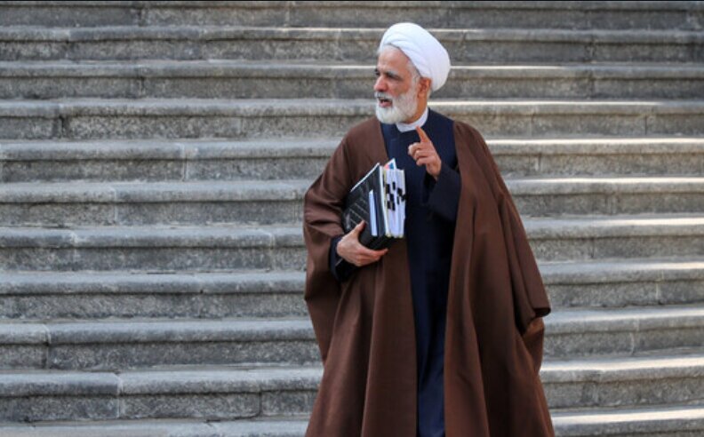 مجید انصاری: جای تأسف است برخی هم‌لباس من به مذاکره‌کنندگان تهمت می‌زنند/ کسانی هم که شاید به نظام هم اعتقاد نداشته باشند در برابر دشمن به میدان آمدند