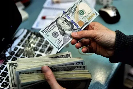 چرا دلار دوباره جهش کرد؟ / از عبور از مرز ۲۰۰ هزار تومان تا رکورد ۲۱۴ هزار تومانی