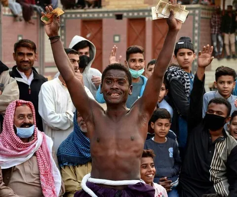ملاکهرا کشتی سنتی پاکستانی‌ها
