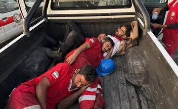 عکس/خستگی امدادگران در حادثه انفجار معدن طبس