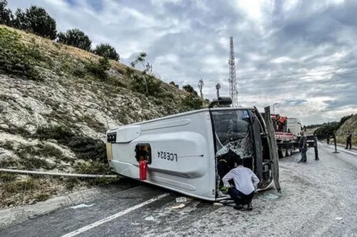 فیلم/ حادثه وحشتناک برای یک اتوبوس وسط جاده