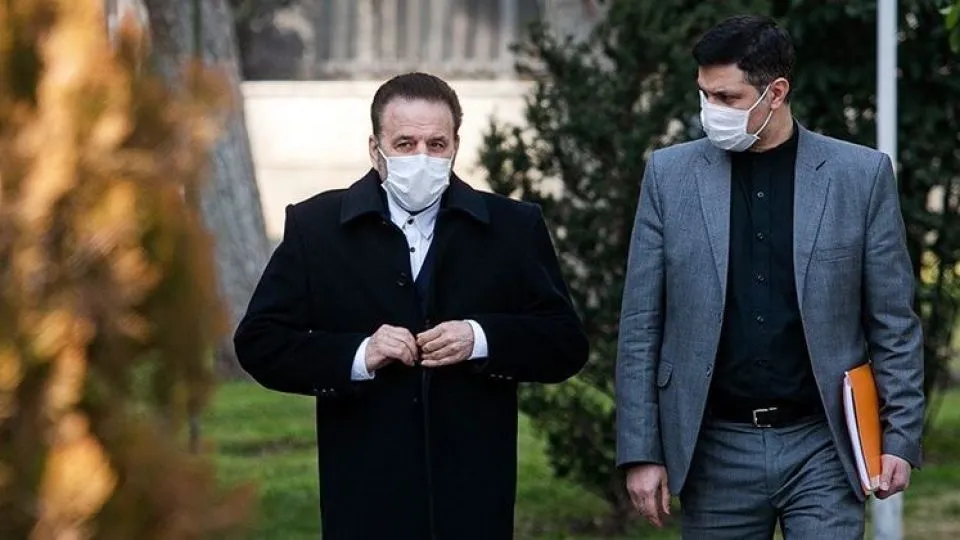 واعظی خودش متهم به مداخله در بورس است/ مجلس کوتاه نمی‌آید