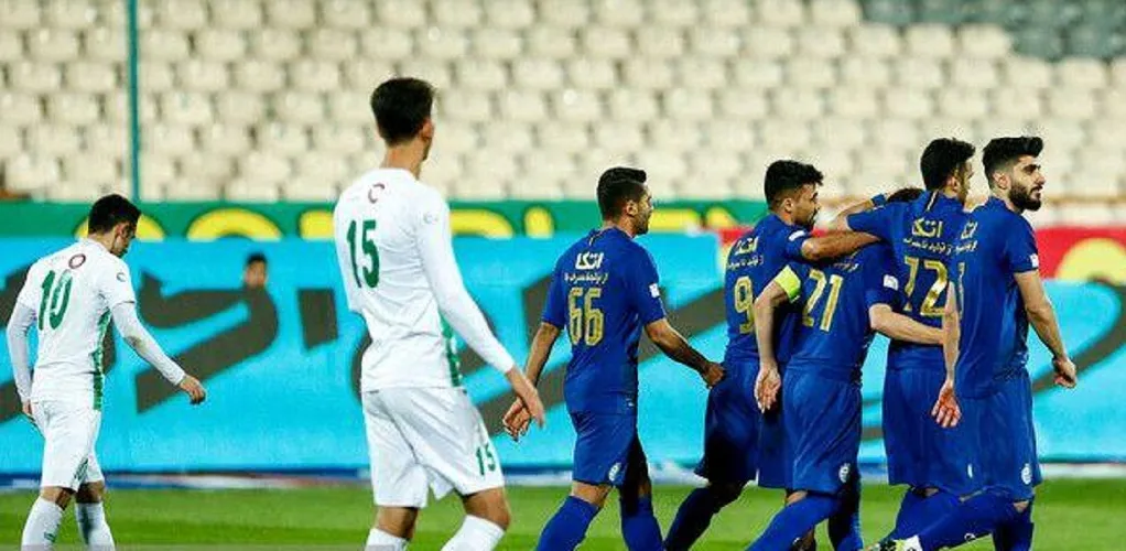 هواپیمای استقلال دچار نقص فنی شد
