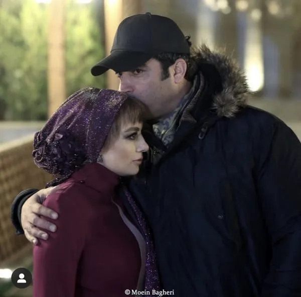 بوسه کارگردان مشهور بر پیشانی همسرش + عکس
