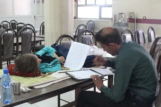 حضور متفاوت یک دانش‌آموز خرمبیدی در کنکور امسال +عکس