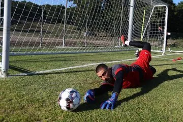 عکس/ رونمایی از جانشین بیرانوند در پرسپولیس