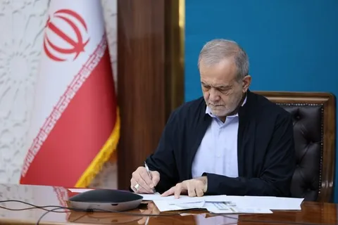 با حکم پزشکیان، مهرداد اخلاقی وزیر دفاع شد