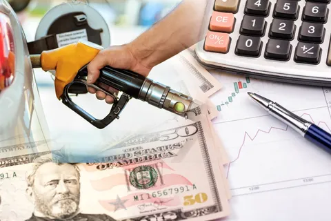 از بنزین ۳۵ تومانی تا ۱۰ هزار تومان؛ قیمت بنزین در ۲۹ سال چه مسیری را طی کرد؟
