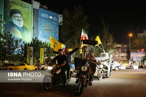 جشن خیابانی مردم تهران پس از حمله موشکی ایران به اسرائیل