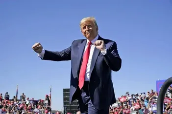 فیلم/ترامپ نشست خبری خود را به دلیل جنگ لغو کرد!
