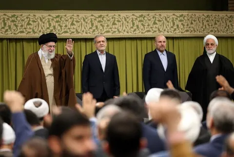 دیدار مسئولان نظام با رهبری در روز ولادت پیامبر