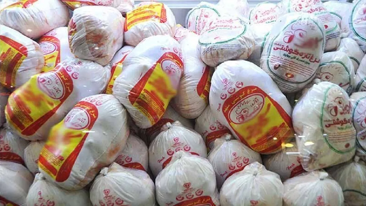 دستگاه‌های نظارتی با گرانفروشان مرغ برخورد کنند