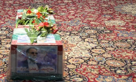 مراسم وداع با پیکر شهید محسن فخری‌زاده در حرم مطهر رضوی