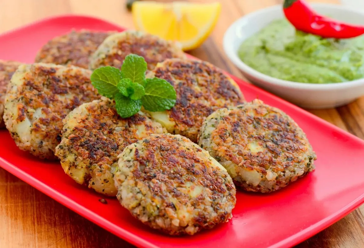 طرز تهیه کوکو سوسیس؛ شام فوری و خوشمزه