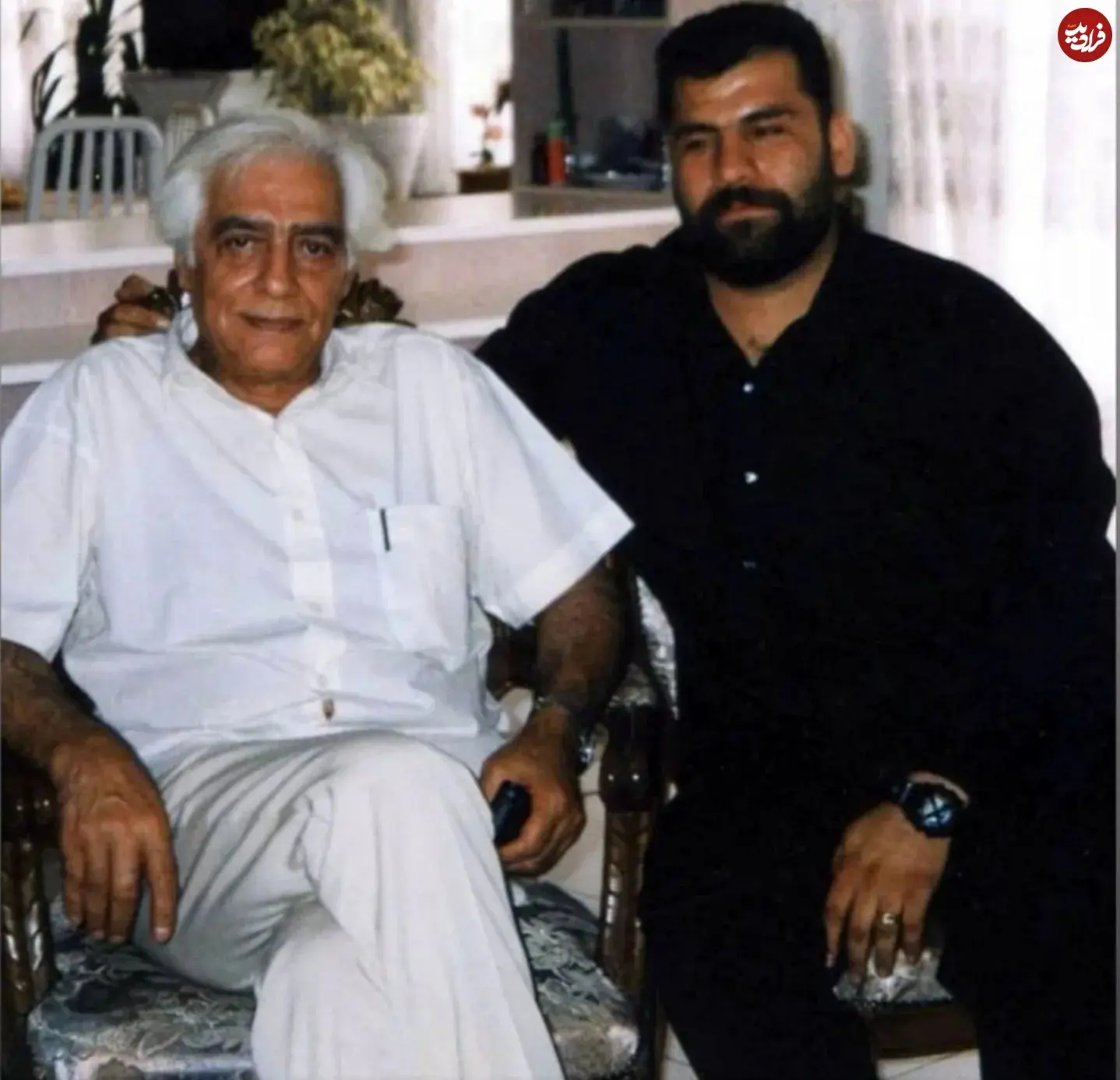 عکس دیده نشده از محمدعلی فردین در اواخر عمر و در خانه شخصی اش