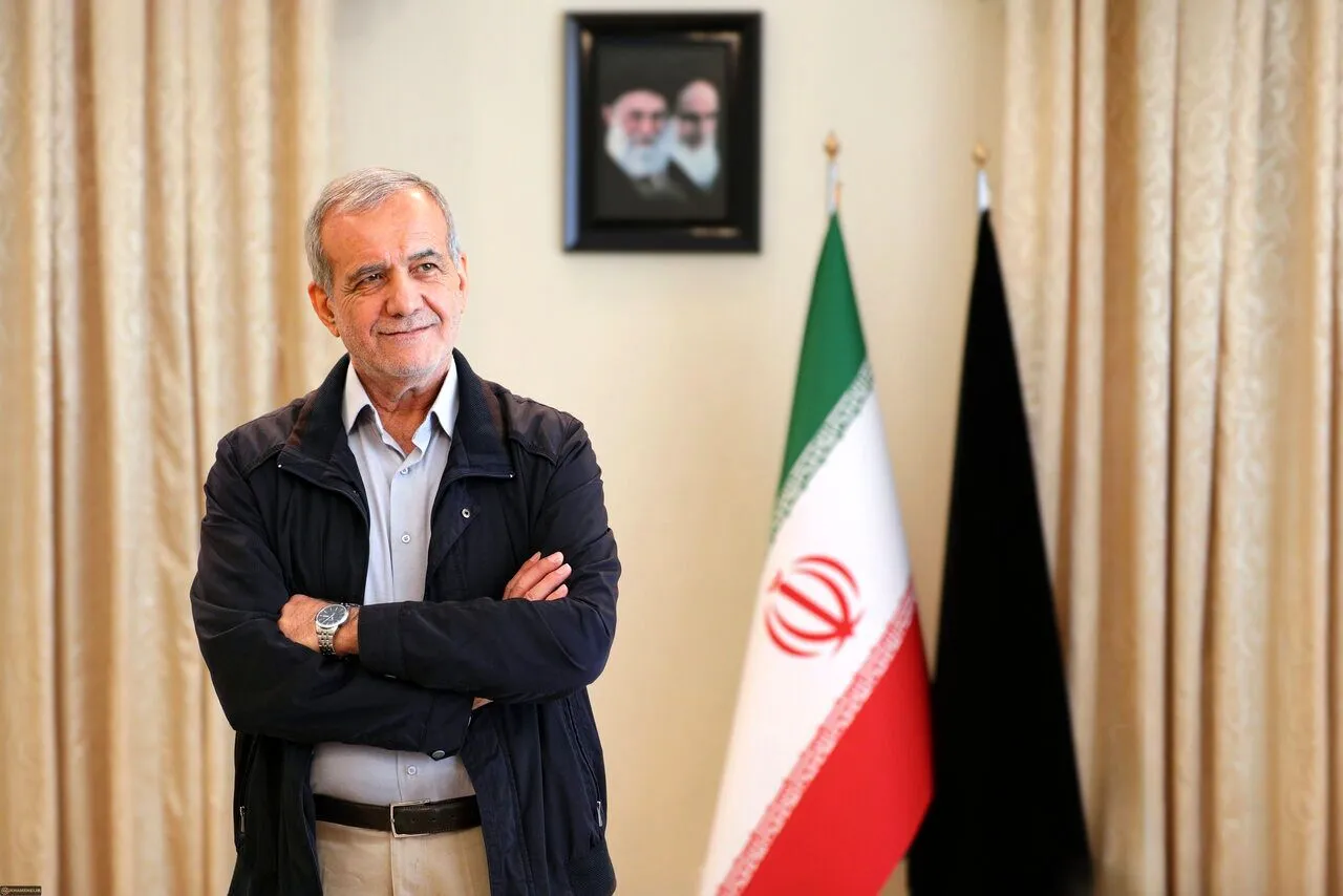 عکس/حضور افتخاری پزشکیان در جشن قهرمانی رئال!