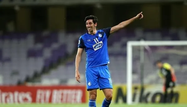 مهاجم مد نظر پرسپولیس با استقلال قرارداد می‌بندد