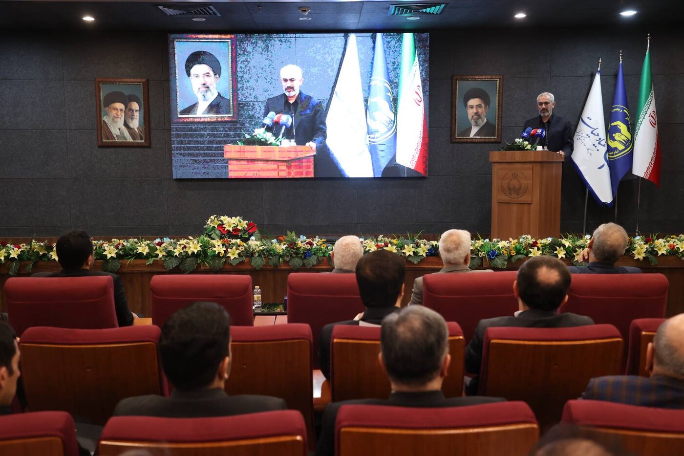 وزیر اقتصاد در همایش تجلیل از یاوران اشتغال و خودکفایی: اتصال مشاغل خرد به بازار، مسیر پایدار خودکفایی مددجویان است وزیر اقتصاد در همایش تجلیل از یاوران اشتغال و خودکفایی: اتصال مشاغل خرد به بازار، مسیر پایدار خودکفایی مددجویان است