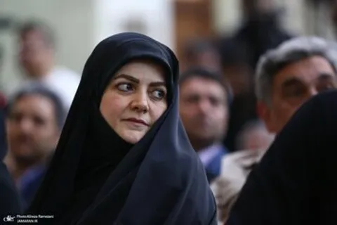 عکس/ دختر امام و دختر پزشکیان در مراسم عزاداری در حرم امام