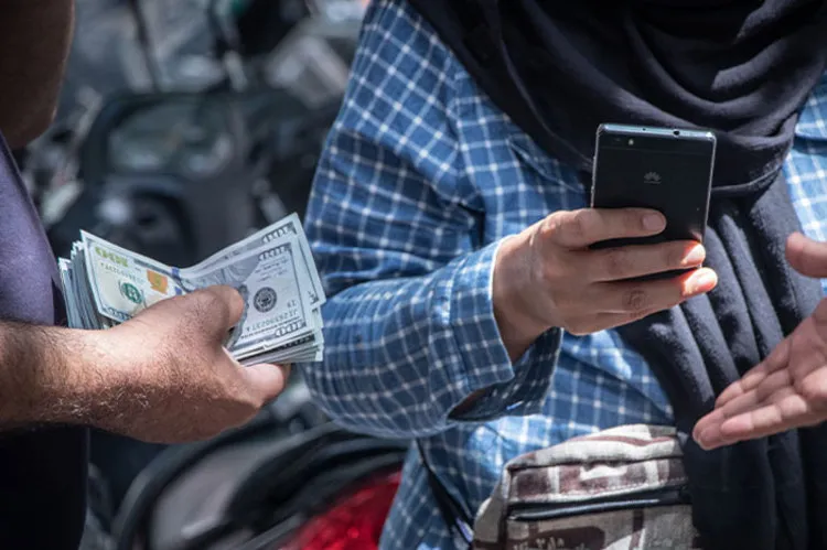 چالش پیشگویان دلار