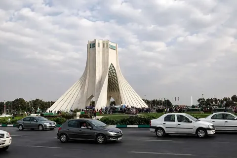 اعمال محدودیت‌‌های ترافیکی شبانه در میدان آزادی