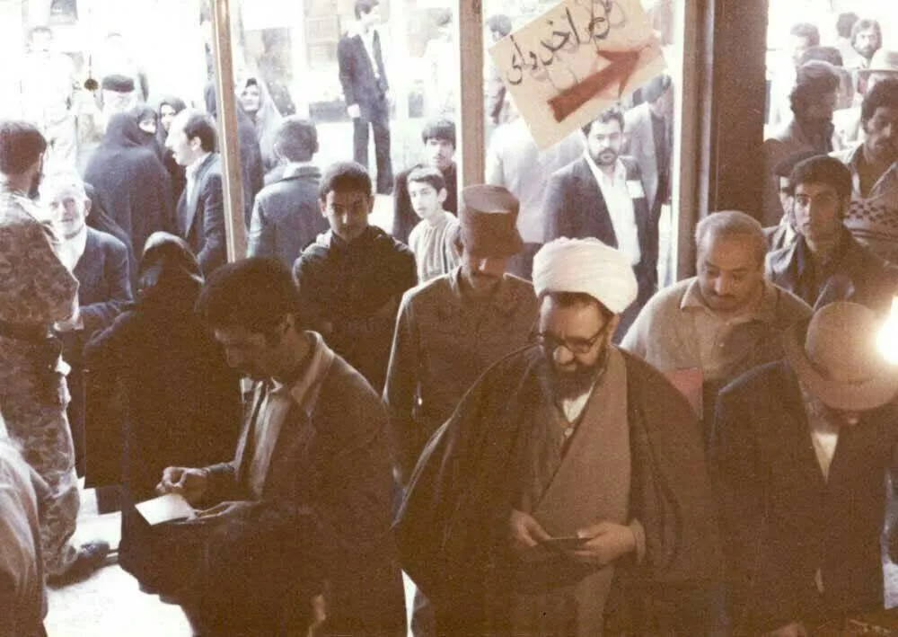 عکس/تنها باری که شهید مطهری رای داد