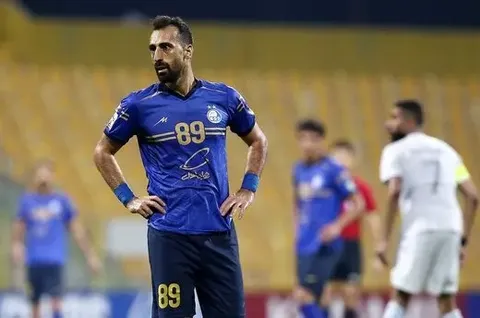 عقد قرارداد مهاجم سابق استقلال با باشگاه پرسپولیس