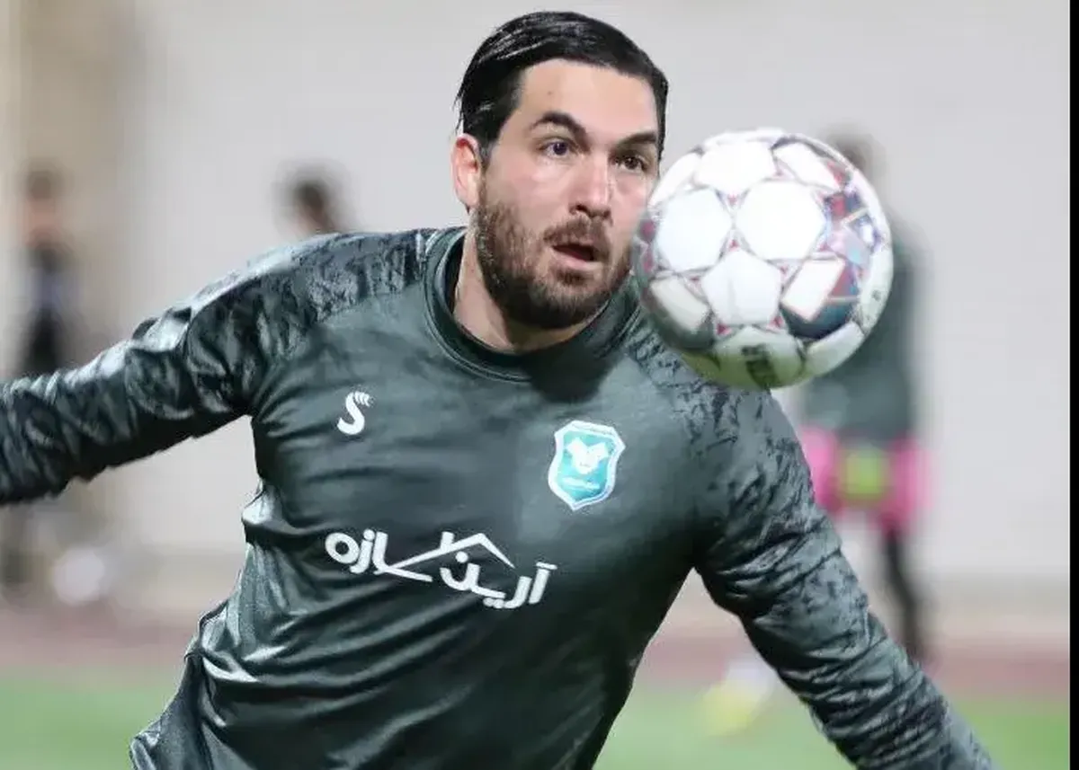 خط خوردن گلر پرسپولیسی مقابل استقلال
