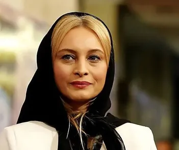 فیلم / جذابیت مریم کاویانی با استایل قرمز رنگ