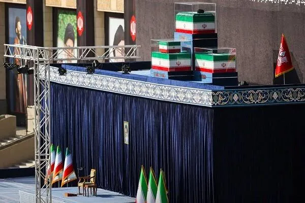  آماده‌سازی حرم امام رضا برای مراسم تشییع رهبر شهید انقلاب