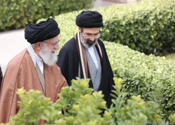 ادعای مادر زهرا حداد عادل درباره حضور رهبر انقلاب در مراسم تدفین: «همان شب دیدم‌شان»