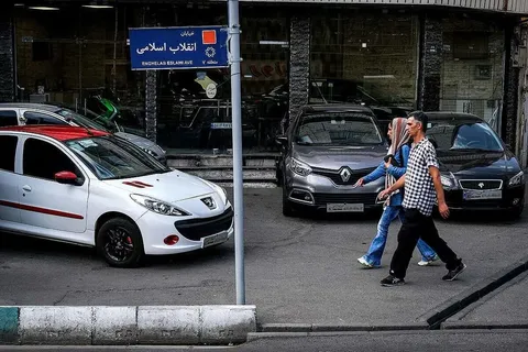 تغییر قیمت بنزین چه بلایی سر بازار خودرو می‌آورد؟ / سناریوهای پیش‌روی خریداران