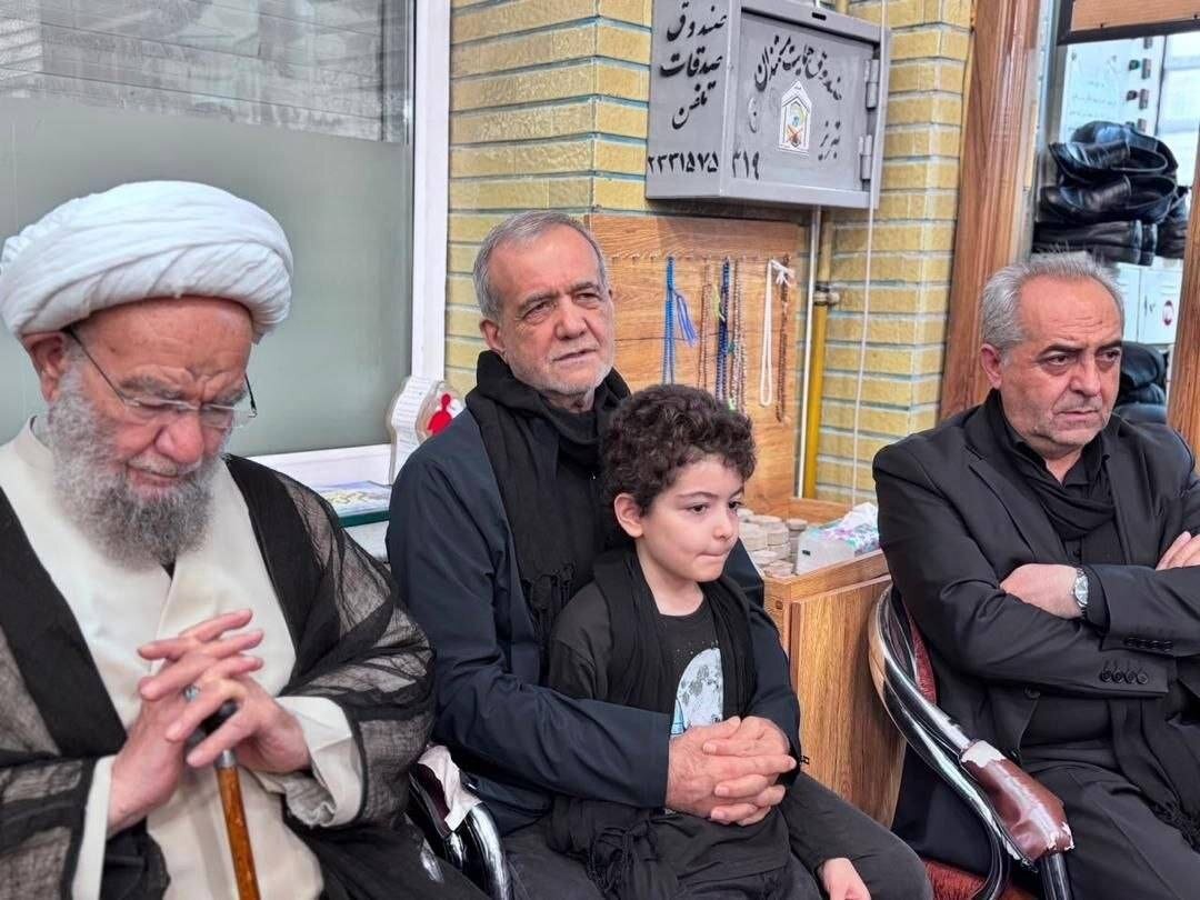 پزشکیان در جمع عزاداران حسینی تبریز