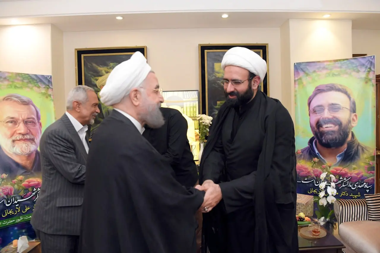 حضور حسن روحانی در منزل شهید علی لاریجانی