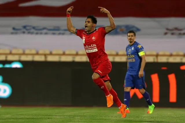 پرسپولیس با شکست استقلال صدرنشین شد