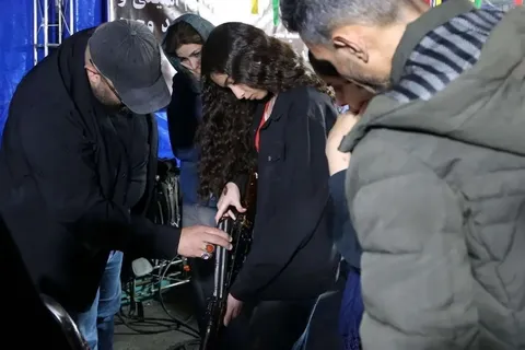 آموزش کار با تفنگ در میدان ونک تهران