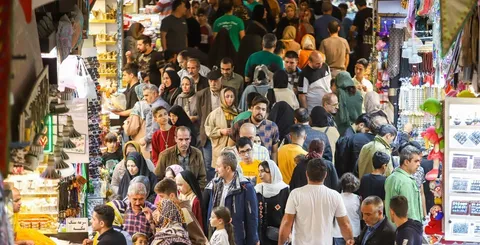 مسافران نوروزی در بازار مشهد