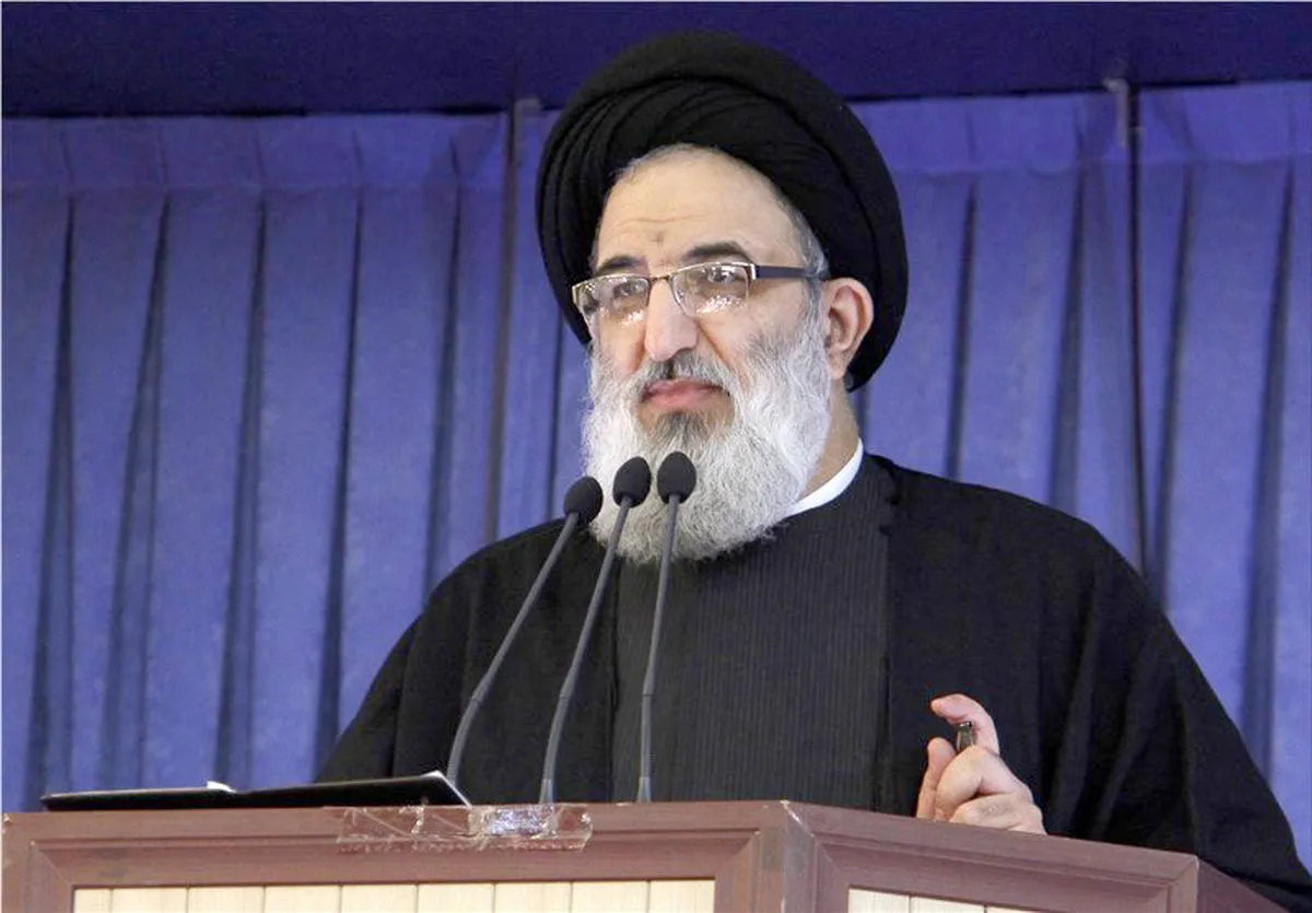 امام جمعه البرز: چرا مردم باید نمازهایشان در هواپیما قضا شود