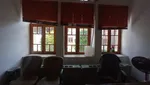 به نظر می رسد که متولیان برخی اماکن عمومی مانند موزه هنرهای تزئینی معاصر در اصفهان خانه بدون انجام خانه تکانی به استقبال نوروز رفته اند.