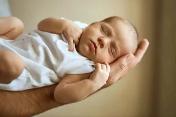۲ نوزاد با اختلاف وزن ۱۱ برابری در بندرعباس متولد شدند!