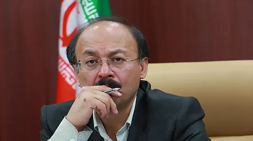 دانشگاه آزاد از اجرای حکم اخراج عقب نشست