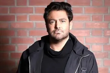 عکس/محمدرضا گلزار بالای یک برج
