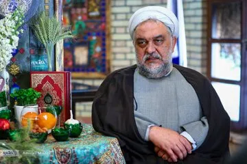 امیری فر: احمدی‌نژاد با تیم جدیدش جلسات محرمانه دارد