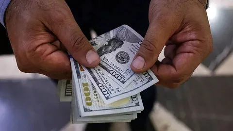 دلار عقب‌نشینی می‌کند یا تورم سه‌رقمی در راه است؟ اقتصاد ایران در آستانه یک تصمیم تاریخی