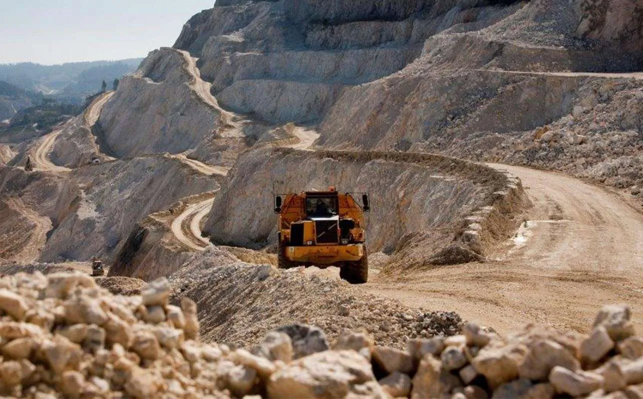 نهاد‌های حاکمیتی در بهره‌برداری معادن محدود می‌شوند