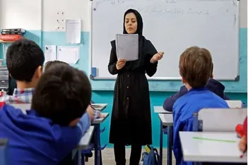 فیلم / نرخ چند میلیون تومانی لباس فرم مدارس معلمان را هم غافلگیر کرد